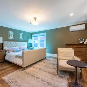 Shaughnessy Cozy Bedrooms , Vancouver Canada
